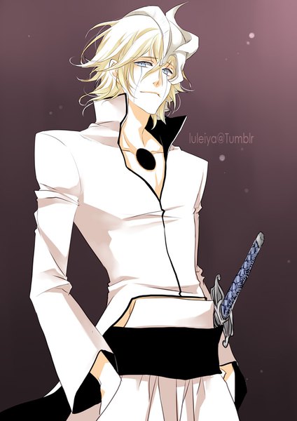 Anime-Bild 636x900 mit bleach tsubasa reservoir chronicle studio pierrot clamp ulquiorra schiffer fay d flourite luleiya single tall image looking at viewer short hair blue eyes blonde hair standing signed cosplay brown background face paint espada ulquiorra schiffer (cosplay)