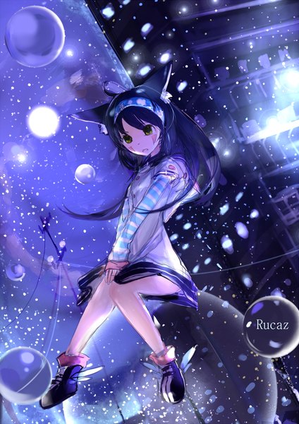 Anime-Bild 900x1272 mit original rucaz (wata okami) single long hair tall image black hair sitting green eyes signed animal ears cloud (clouds) bent knee (knees) cat ears night cat girl night sky city light cityscape city lights