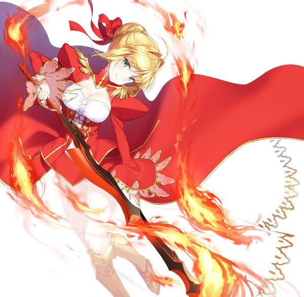 イラスト 1200x1173 と Fateシリーズ fate/extra nero claudius (fate) (all) ネロ・クラウディウス(fate) 桝石きのと ソロ カメラ目線 前髪 短い髪 おっぱい light erotic 金髪 simple background 笑顔 白背景 緑の目 cleavage アホ毛 前から見えるお尻 underbust