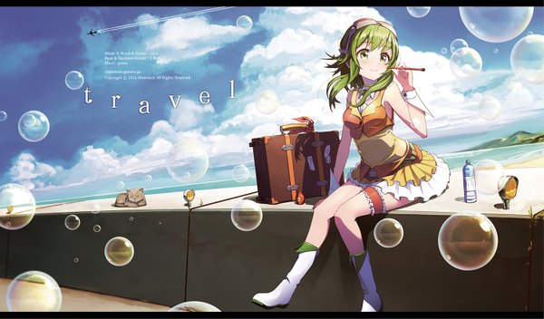Anime picture 1500x881 with vocaloid gumi pemu long hair blush fringe smile wide image bare shoulders holding green eyes signed looking away sky cloud (clouds) bent knee (knees) eyes closed green hair inscription beach