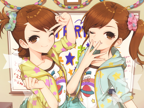 Anime picture 1200x900 with idolmaster idolmaster (classic) futami mami futami ami hitoto long hair looking at viewer short hair smile brown hair multiple girls brown eyes one eye closed wink side ponytail victory siblings twins sisters star print