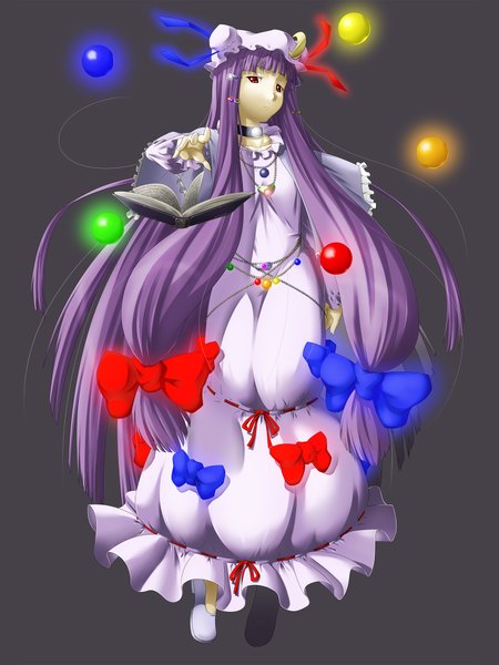 Anime-Bild 1500x2000 mit touhou patchouli knowledge niwatazumi single long hair tall image red eyes purple hair magic girl dress bow hair bow book (books) jewelry bonnet