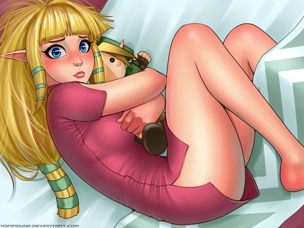 Anime picture 900x675 with the legend of zelda princess zelda link ronin dude (ray cornwell) single long hair looking at viewer blush fringe breasts blue eyes light erotic blonde hair bent knee (knees) lips pointy ears legs girl toy stuffed animal