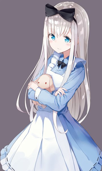 Anime picture 1000x1666 with alice in wonderland alice (alice in wonderland) shikuro (iorimiyakiyo) single long hair tall image looking at viewer blush simple background holding silver hair aqua eyes light smile grey background hands clasped girl dress bow hair bow animal