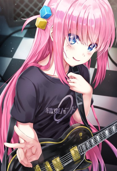 Anime-Bild 1560x2276 mit bocchi the rock! cloverworks gotou hitori nonoa-cg single long hair tall image looking at viewer blush blue eyes pink hair sweat one side up victory checkered floor floor girl hair ornament t-shirt musical instrument