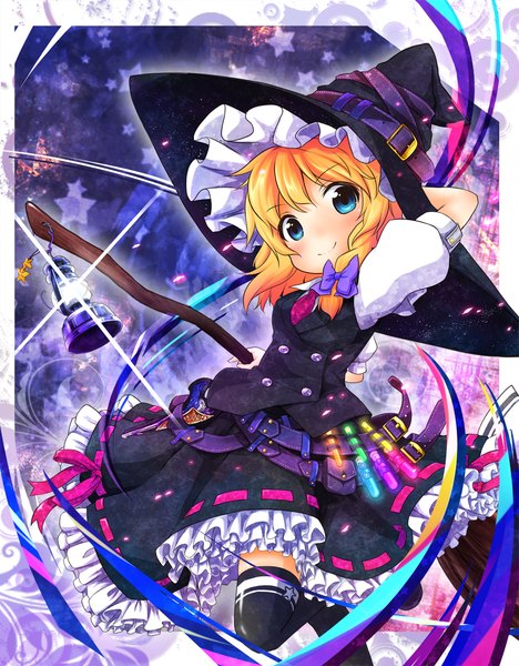 Anime picture 1000x1280 with touhou kirisame marisa tobi (nekomata homara) single long hair tall image looking at viewer blue eyes blonde hair smile witch girl thighhighs dress black thighhighs witch hat broom