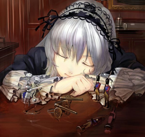 イラスト 1000x949 と ローゼンメイデン 水銀燈 moruga white hair eyes closed sleeping アルビノ soldier victorian 女の子 ヘアバンド 銃砲 おもちゃ ボンネット 机