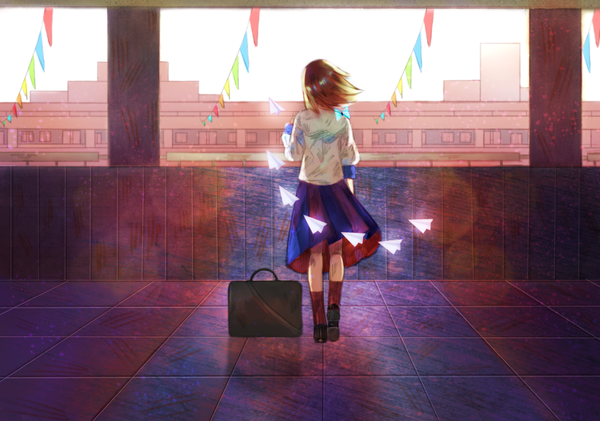 Anime picture 1024x720 with original thaiiro-kun single long hair brown hair standing full body pleated skirt wind from behind girl skirt uniform school uniform socks shoes insect building (buildings) butterfly suitcase