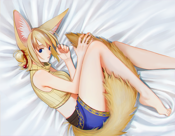 Anime-Bild 1877x1459 mit original mira (nashigaya koyomi) nashigaya koyomi single looking at viewer highres short hair blue eyes blonde hair bare shoulders animal ears tail lying animal tail barefoot bare legs sleeveless fox ears fox tail fox girl