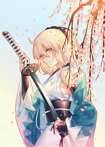 Anime picture 645x900 with fate (series) fate/grand order artoria pendragon (all) okita souji (fate) (all) okita souji (koha-ace) instockee single tall image looking at viewer fringe short hair blonde hair smile hair between eyes holding yellow eyes ahoge traditional clothes japanese clothes gradient background
