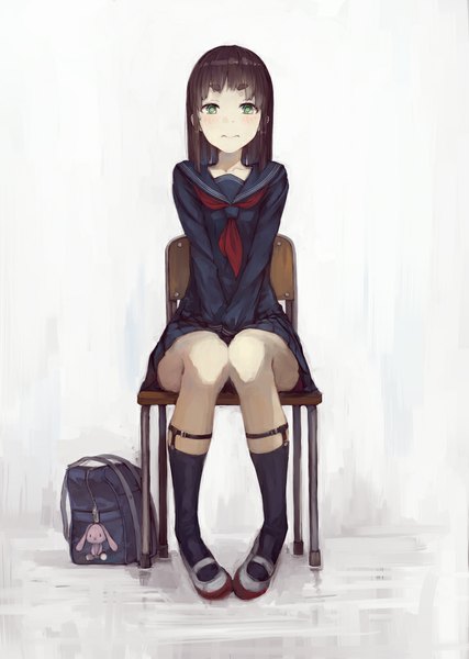 Anime-Bild 712x1000 mit original suzuno (bookshelf) single long hair tall image looking at viewer blush brown hair white background sitting green eyes girl skirt uniform miniskirt socks serafuku shoes pendant black socks