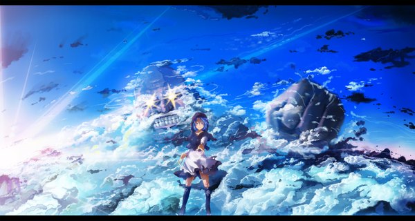 Аниме картинка 3437x1834 с touhou kumoi ichirin unzan ryouma (galley) один (одна) смотрит на зрителя высокое разрешение короткие волосы голубые глаза широкое изображение синие волосы absurdres небо облако (облака) лёгкая улыбка солнечный свет живописный панорама девушка платье