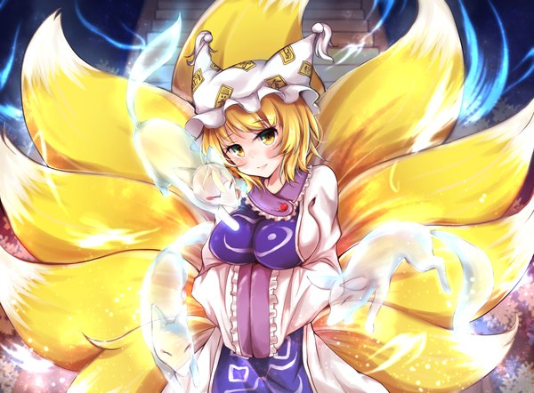 Anime picture 1701x1254 with touhou yakumo ran sisterakuma single looking at viewer blush fringe highres short hair breasts blonde hair large breasts yellow eyes tail long sleeves head tilt animal tail light smile wide sleeves fox tail
