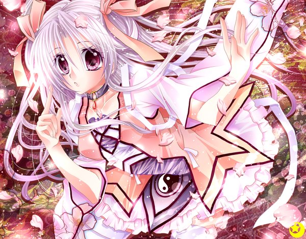 Anime picture 1420x1110 with original midzuki single long hair looking at viewer silver hair pink eyes girl dress flower (flowers) ribbon (ribbons) hair ribbon petals pendant