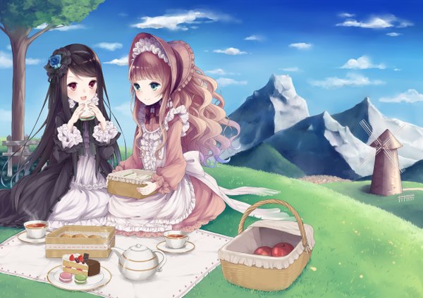 Anime picture 1204x850 with original aquariumtama long hair blush black hair red eyes brown hair sitting multiple girls green eyes sky cloud (clouds) mountain eating girl dress hair ornament 2 girls plant (plants) tree (trees)