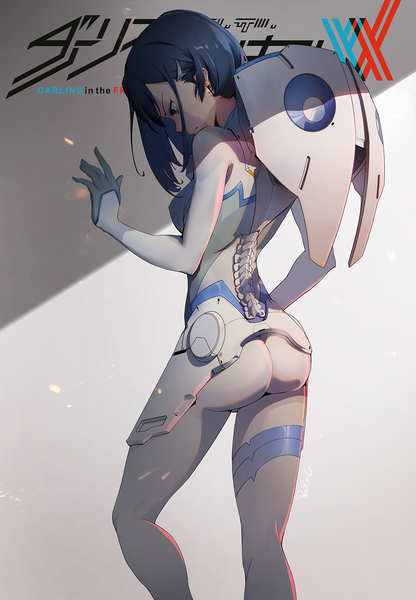 Аниме картинка 1075x1550 с любимый во франксе studio trigger ichigo (darling in the franxx) big.c один (одна) длинные волосы высокое изображение чёлка грудь стоя зелёные глаза подписанный синие волосы попка сзади название копирайта смотрит вниз позвоночник девушка украшения для волос