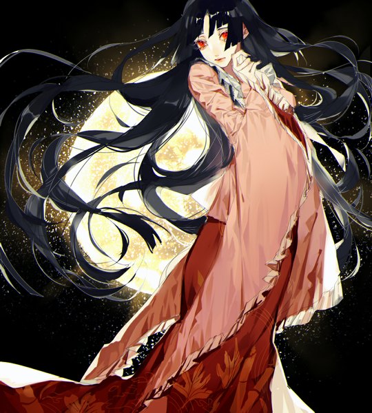 Аниме картинка 1000x1111 с touhou houraisan kaguya tian (my dear) один (одна) высокое изображение смотрит на зрителя чёлка чёрные волосы красные глаза очень длинные волосы традиционная одежда японская одежда ветер широкие рукава чёрный фон девушка луна полная луна
