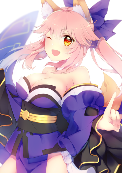 イラスト 700x990 と Fateシリーズ fate/extra tamamo (fate) (all) キャス狐 雨雫 ソロ 長髪 長身像 カメラ目線 赤面 おっぱい 開いた口 light erotic simple background 大きな乳房 白背景 ツインテール 肩出し 茶目 獣耳