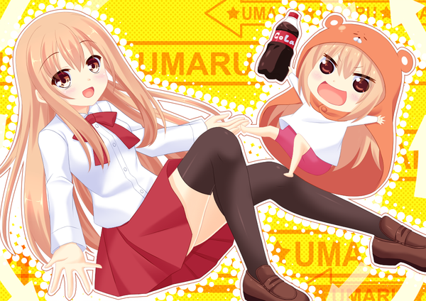 Anime picture 1022x723 with himouto! umaru-chan doga kobo doma umaru komaru kitsuneco long hair looking at viewer blush fringe open mouth blonde hair holding brown eyes character names spread arms chibi yellow background dual persona brand name imitation girl