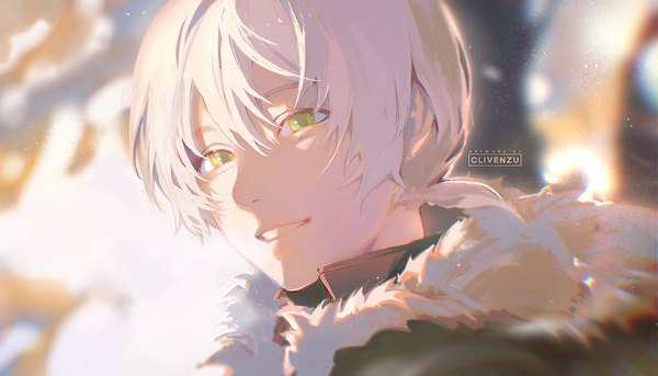 Anime picture 1600x914 with fumetsu no anata e fushi clivenzu single fringe short hair smile hair between eyes wide image signed yellow eyes looking away upper body white hair grin boy