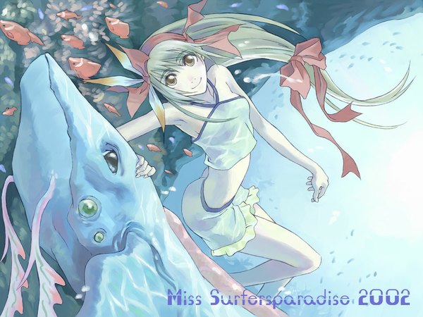 Anime picture 1024x768 with miss surfersparadise tagme (artist) single long hair looking at viewer blonde hair smile brown eyes 2002 girl ribbon (ribbons) hair ribbon animal fish (fishes)