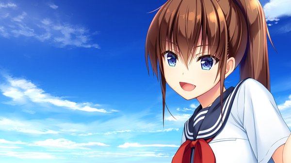 Anime-Bild 1280x720 mit natural vacation hibiki works sarashina yuzuki asami asami single long hair fringe open mouth blue eyes hair between eyes brown hair wide image looking away game cg sky cloud (clouds) upper body ponytail :d fang (fangs)