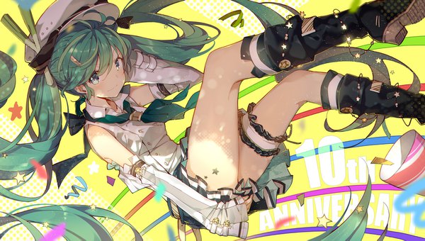 Anime-Bild 1600x907 mit vocaloid hatsune miku lf single looking at viewer wide image twintails green eyes very long hair green hair light smile midair anniversary girl hat detached sleeves star (symbol) knee boots garter (garters) vegetables