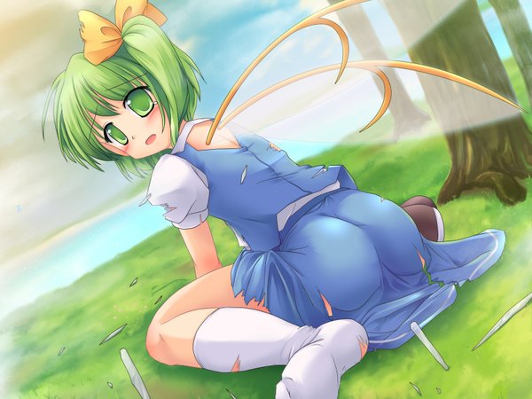 Anime picture 1600x1200 with touhou daiyousei lzh blush short hair open mouth light erotic green eyes ass looking back green hair one side up torn clothes girl bow plant (plants) hair bow wings tree (trees)