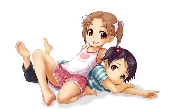 Anime picture 1280x800 with ichigo mashimaro matsuoka miu itou chika short hair open mouth black hair simple background brown hair wide image white background twintails multiple girls brown eyes lying barefoot loli short twintails heart print girl skirt