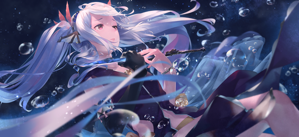 Anime picture 1957x900 with grimms notes square enix kaosu ningyo hime sousou (sousouworks) single fringe highres red eyes wide image twintails looking away silver hair very long hair pointy ears underwater girl gloves hair ornament weapon black gloves