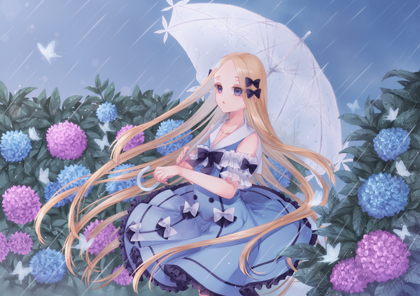 Anime picture 2046x1447 with fate (series) fate/grand order abigail williams (fate) orii (fsgp5252) single long hair blush fringe highres open mouth blue eyes blonde hair standing holding looking away sky outdoors wind :o rain