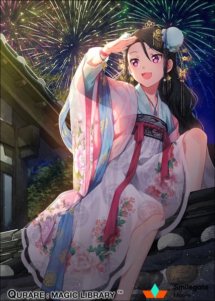 Anime-Bild 640x896 mit qurare: magic library hakusai (tiahszld) single long hair tall image blush fringe open mouth black hair smile hair between eyes sitting looking away outdoors braid (braids) traditional clothes :d pink eyes arm up night