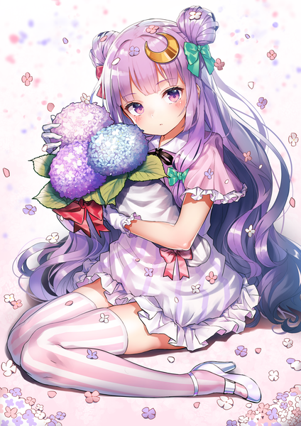 Anime picture 2894x4093 with touhou patchouli knowledge pyonsuke (pyon2 mfg) single long hair tall image looking at viewer blush fringe highres simple background sitting purple eyes holding purple hair full body bent knee (knees) blunt bangs head tilt arms up