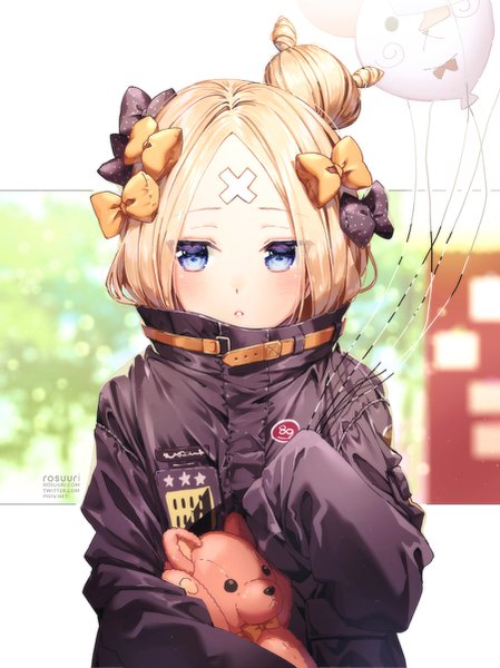 Anime picture 900x1202 with fate (series) fate/grand order abigail williams (fate) fou (fate) rosuuri single long hair tall image looking at viewer blush short hair blue eyes blonde hair standing holding signed upper body parted lips blurry hair bun (hair buns)
