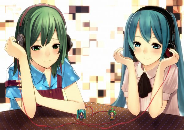 イラスト 1280x906 と ボーカロイド 初音ミク gumi 市子おはる 長髪 短い髪 笑顔 multiple girls 緑の目 aqua eyes green hair aqua hair 女の子 2人女子 ヘッドフォン 電線