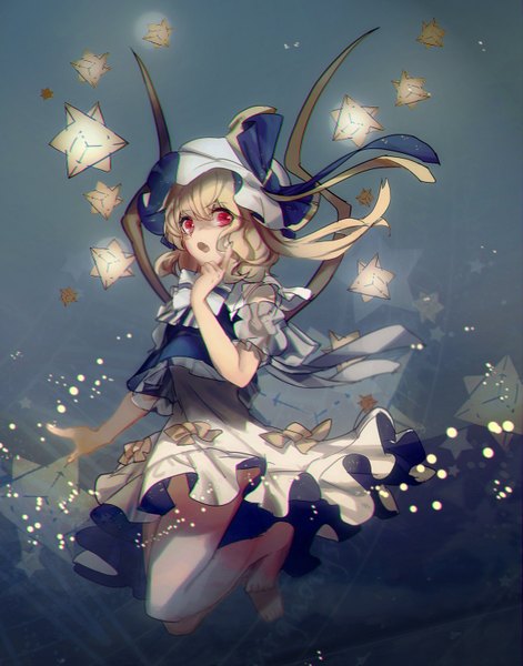 Anime picture 1200x1529 with touhou flandre scarlet no-kan single tall image short hair open mouth red eyes looking away bent knee (knees) barefoot blurry sparkle fang (fangs) puffy sleeves outstretched arm hand on face hand on cheek girl dress