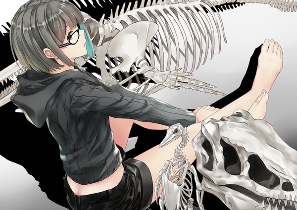 Anime picture 1412x1000 with original nabeshima tetsuhiro single looking at viewer fringe short hair black hair simple background sitting green eyes full body multicolored hair barefoot colored inner hair skeleton bone (bones) girl glasses shorts hood