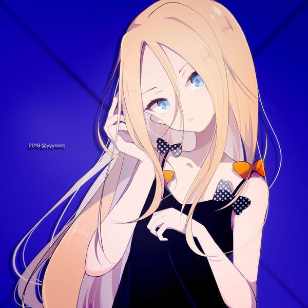 Anime picture 900x900 with fate (series) fate/grand order abigail williams (fate) captain yue single long hair looking at viewer fringe simple background blonde hair hair between eyes signed upper body head tilt alternate costume sleeveless twitter username blue background 2018 girl