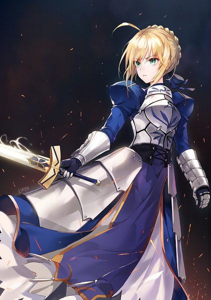 Anime-Bild 800x1136 mit fate (series) fate/grand order artoria pendragon (all) saber emyo single tall image fringe short hair blonde hair simple background green eyes payot looking away ahoge black background girl ribbon (ribbons) weapon hair ribbon