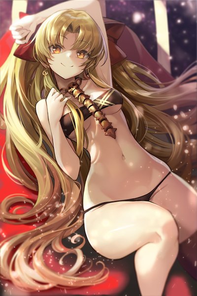 Anime picture 933x1400 with fate (series) fate/grand order ereshkigal (fate) goomrrat single long hair tall image looking at viewer fringe breasts light erotic blonde hair smile bare shoulders bent knee (knees) lying head tilt from above bare belly sparkle
