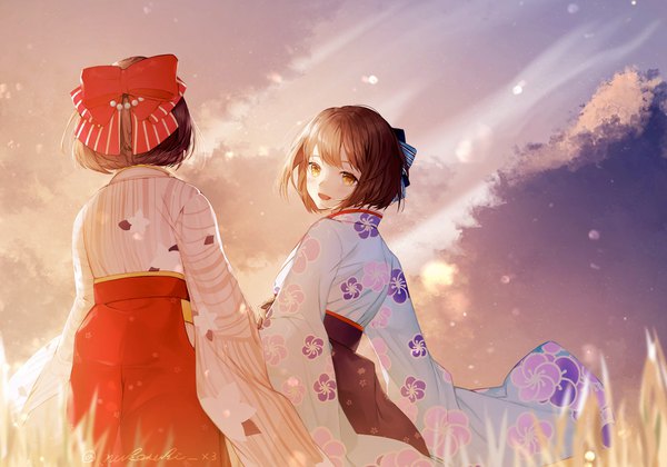 Anime picture 2000x1400 with idolmaster idolmaster cinderella girls idolmaster cinderella girls starlight stage takafuji kako shiragiku hotaru koyo akio highres short hair open mouth brown hair multiple girls brown eyes sky outdoors traditional clothes japanese clothes from behind wide sleeves floral print girl