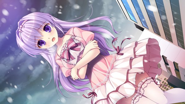 Anime picture 1280x720 with hyakugojuunenme no mahoutsukai pink chuchu (artbook) hoshioki marika mikeou single long hair looking at viewer fringe open mouth wide image purple eyes sky purple hair crossed arms girl thighhighs dress bow white thighhighs building (buildings)