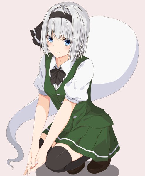Anime picture 988x1200 with touhou konpaku youmu myon santarou single tall image looking at viewer blush short hair blue eyes simple background silver hair full body fingernails from above light smile puffy sleeves squat girl thighhighs