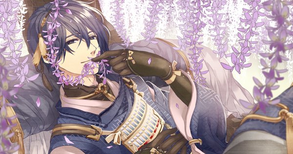 Anime picture 1254x660 with touken ranbu nitroplus mikazuki munechika eeeeedaaaa single short hair smile wide image holding traditional clothes japanese clothes wide sleeves eyebrows reclining sayagata boy gloves bow petals black gloves