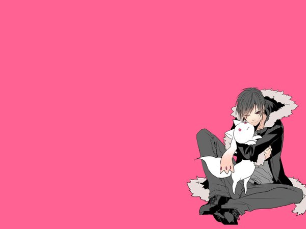 Anime picture 1280x960 with mahou shoujo madoka magica durarara!! shaft (studio) brains base (studio) orihara izaya kyuubee short hair black hair simple background smile red eyes sitting one eye closed wink hug boy animal jacket fur hood