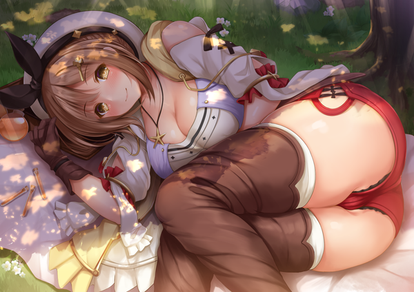 Anime picture 1310x926 with atelier (series) atelier ryza gust (company) reisalin stout hirotan insitao single looking at viewer blush fringe short hair breasts light erotic smile hair between eyes brown hair large breasts brown eyes cleavage bent knee (knees) outdoors