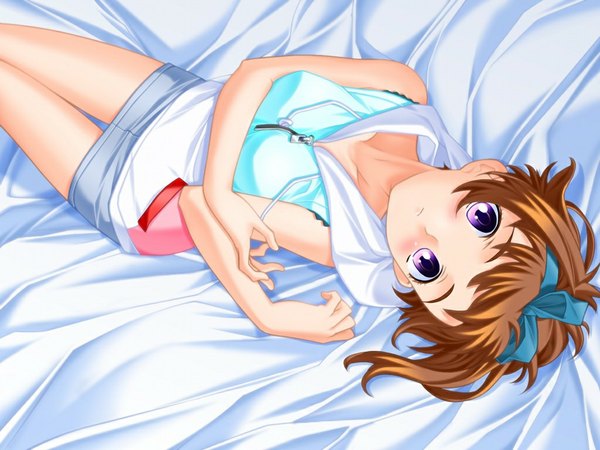 Anime picture 1024x768 with imouto de ikou! (game) short hair brown hair purple eyes game cg lying girl
