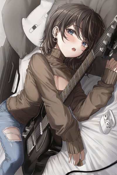 Anime-Bild 2059x3092 mit original 2gong (9ujin ) single tall image looking at viewer blush fringe highres short hair breasts open mouth blue eyes brown hair holding payot cleavage bent knee (knees) indoors lying long sleeves