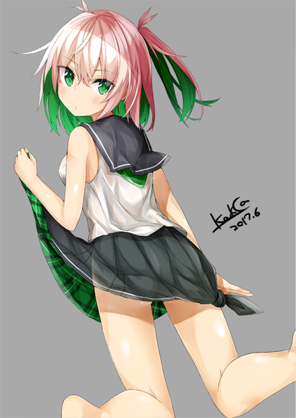 Anime picture 600x848 with original kavka single tall image looking at viewer fringe short hair light erotic simple background green eyes signed pink hair head tilt pleated skirt looking back multicolored hair barefoot green hair from behind grey background