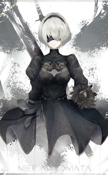 Anime-Bild 1178x1910 mit nier nier:automata yorha no. 2 type b marumoru single tall image fringe short hair hair over one eye grey eyes copyright name cleavage cutout outstretched hand serious covering eye (eyes) girl dress gloves weapon sword